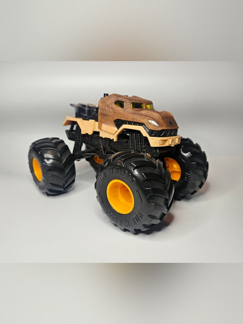 Hot Wheels Monster Trucks Jurassic World T-Rex 1:24 Scale Toy Dinosaur Vehicle